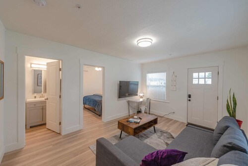 #StayInMyDistrict Coos Bay Primrose Cottage