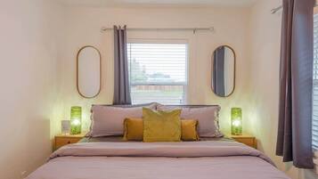 2 bedrooms, desk, iron/ironing board, WiFi