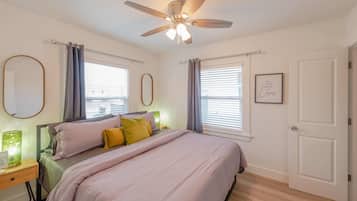 2 bedrooms, desk, iron/ironing board, WiFi