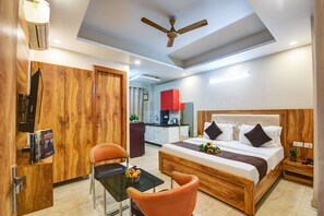 Family Studio - The Palm Suites (Gurugram)