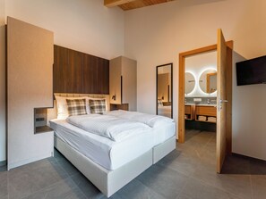 3 bedrooms, Internet