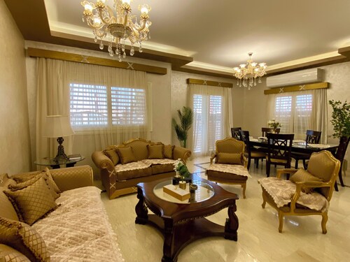 Villa avec jardin et emplacement privilégié au Nouveau Caire par Best of Bedz