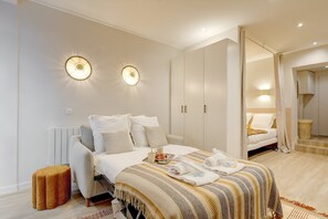 Iron/ironing board, internet, bed sheets