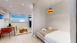 Iron/ironing board, internet, bed sheets
