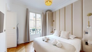 2 bedrooms, iron/ironing board, WiFi, bed sheets