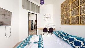 2 habitaciones, tabla de planchar con plancha, wifi y ropa de cama 