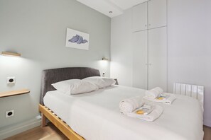 1 bedroom, internet, bed sheets