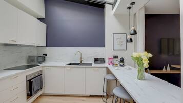 Réfrigérateur, micro-ondes, four, lave-vaisselle