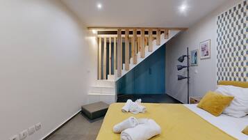 2 bedrooms, desk, iron/ironing board, internet