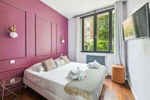 2 bedrooms, desk, iron/ironing board, WiFi