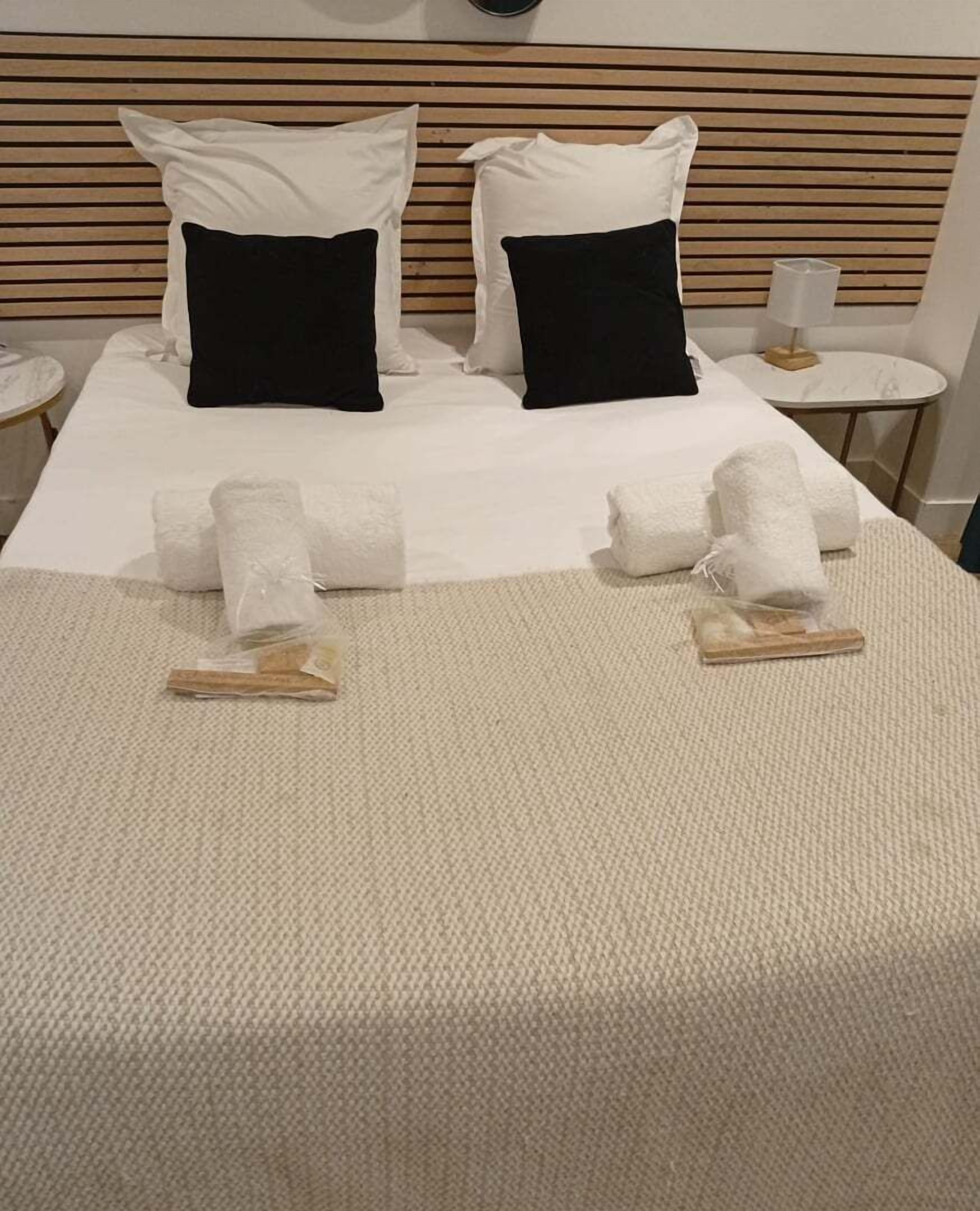 Strykjärn/strykbräda, wi-fi och sängkläder