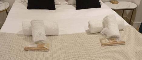 Iron/ironing board, internet, bed sheets