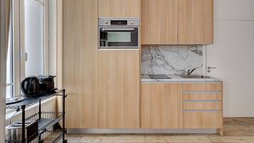 Micro-ondes, four, lave-vaisselle, cafetière/bouilloire