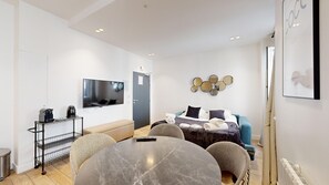 Interior - TBS 27 - Charming and elegant studio (Paris)