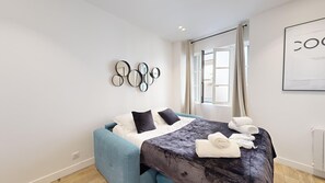 Iron/ironing board, internet, bed sheets