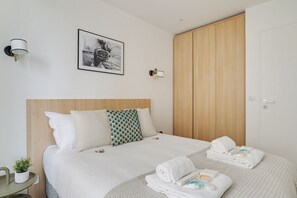 1 slaapkamer, een strijkplank/strijkijzer, wifi, beddengoed