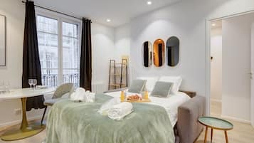 1 habitación, tabla de planchar con plancha, wifi y ropa de cama