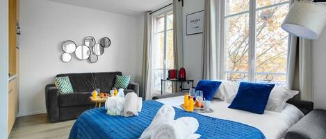 1 dormitorio, tabla de planchar con plancha, wifi y ropa de cama