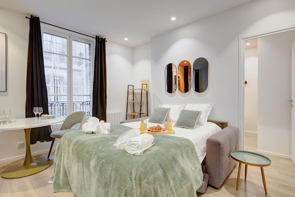 1 bedroom, internet, bed sheets