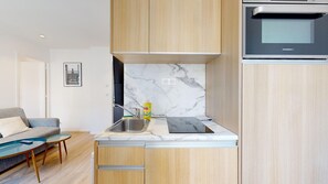 Oven, dishwasher, coffee/tea maker, toaster