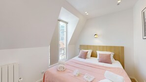 WiFi, bed sheets - TBS 36 - Studio with timeless charm (Paris)