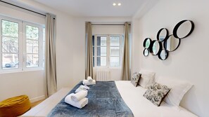 Iron/ironing board, internet, bed sheets