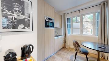 Horno, lavavajillas, cafetera y tetera y tostadora