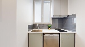 Fridge, microwave, coffee/tea maker, toaster - TBS 196 - Charming apartment in the Marais (Paris)