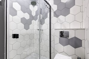 Shower, hair dryer, towels - TBS 192 - Prestigious loft in Paris (Paris)