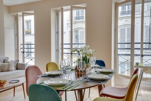 Dining - TBS 41 - Flat with wonderful cachet (Paris)