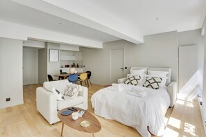 2 室 のベッドルーム、アイロン / アイロン台、WiFi、ベッドシーツ