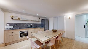 Microwave, oven, dishwasher, coffee/tea maker - TBS 94 - Sophisticated apartment style (Paris)