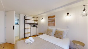 2 bedrooms, WiFi, bed sheets