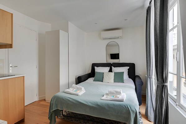 Internet, bed sheets