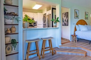 Interior - North Shore Sweet Spot w/ King Bed Overlooking Lush Valley (Princeville)