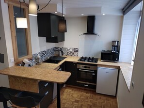 雪櫃、微波爐、焗爐、爐具