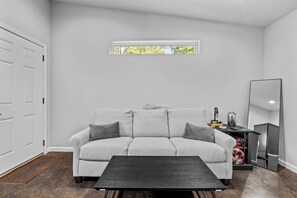 Smart TV, fireplace, stereo