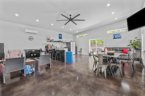 Smart TV, fireplace, stereo