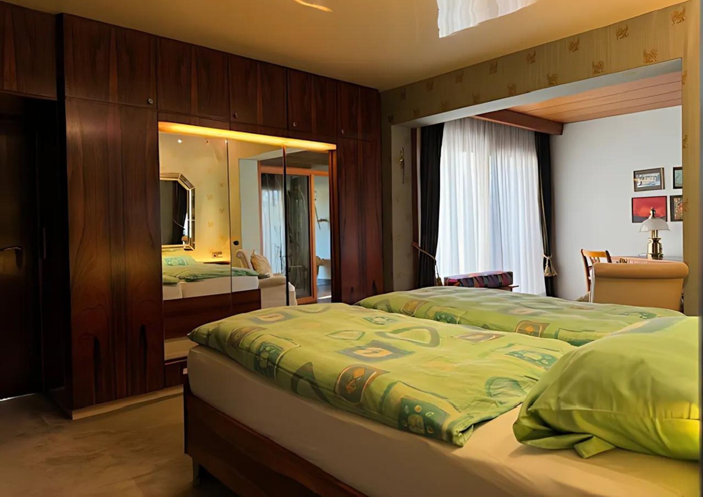 3 bedrooms, iron/ironing board, WiFi, bed sheets