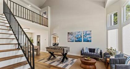 Luxury Home, W/Pool Table; 40 min from Tahoe