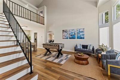 Luxury Home, W/Pool Table; 40 min from Tahoe