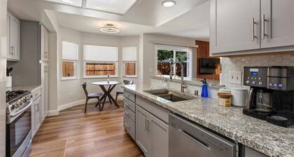 Luxury Home, W/Pool Table; 40 min from Tahoe