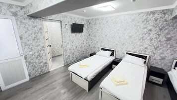 Economy Shared Dormitory, Men only, Non Smoking, Courtyard View | Down comforters, desk, laptop workspace, soundproofing