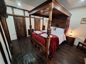2 bedrooms, in-room safe, iron/ironing board, free WiFi - 400 Year Old Lake District Cottage + Hot Tub Borrowdale Keswick Mountain Views (Keswick)