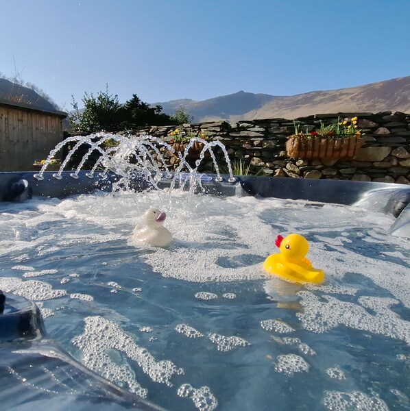 Outdoor spa tub - 400 Year Old Lake District Cottage + Hot Tub Borrowdale Keswick Mountain Views (Keswick)
