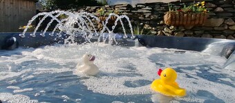 400 Year Old Lake District Cottage + Hot Tub Borrowdale Keswick Mountain Views