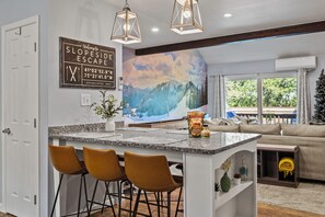 Interior - Slopeside Escape by AvantStay | Walk to Ski Lifts | Arcade Games + Shuffleboard (Tannersville)