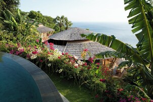 Villa Air | Courtyard view