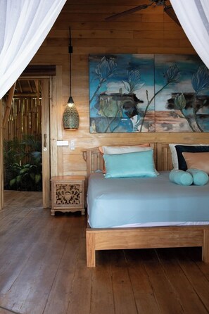 Villa Water | Peralatan tempat tidur premium, katil Select Comfort, bar mini 