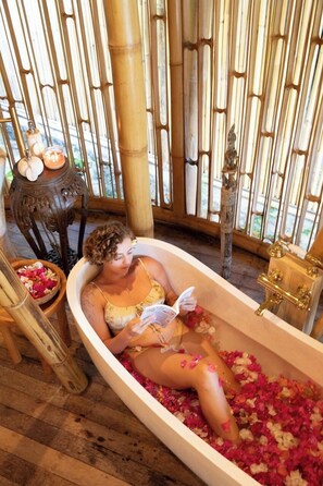Salle de soins pour les couples, soins du corps, hydrothérapie